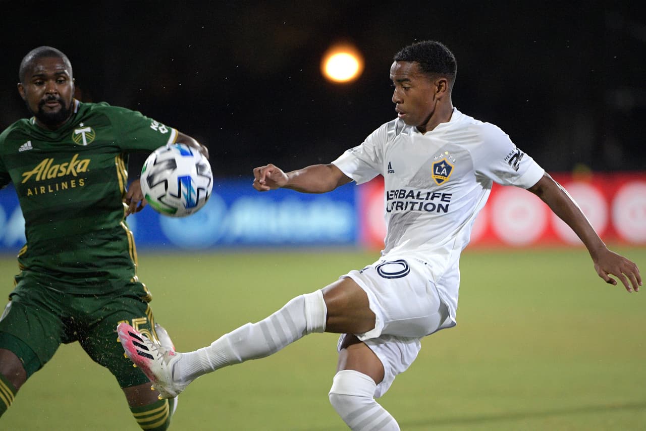 LA Galaxy de Javier Hernández regresa con el pie izquierdo y caen en casa ante el Portland Timbers. El Chicharito falló un penal y después consiguió su primer gol con el club.