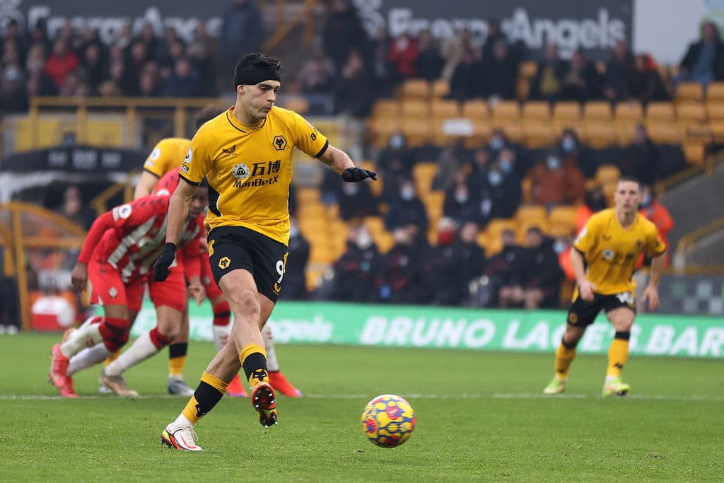 Con goles de Raúl Alosno Jiménez (37'), Conor Coady (59') y Adama Traoré (90+1'), el Wolverhampton le pega 3-1 al Southampton y consiguen tres importantes puntos.