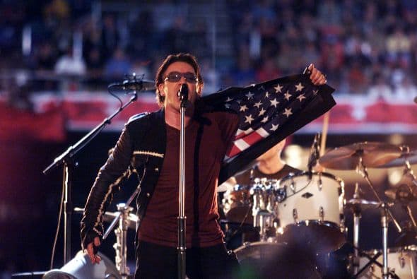 U2 amenizó el intermedio del Super Bowl XXXVI, en New Orleans, donde se hizo un tributo a las víctimas del 9/11.
