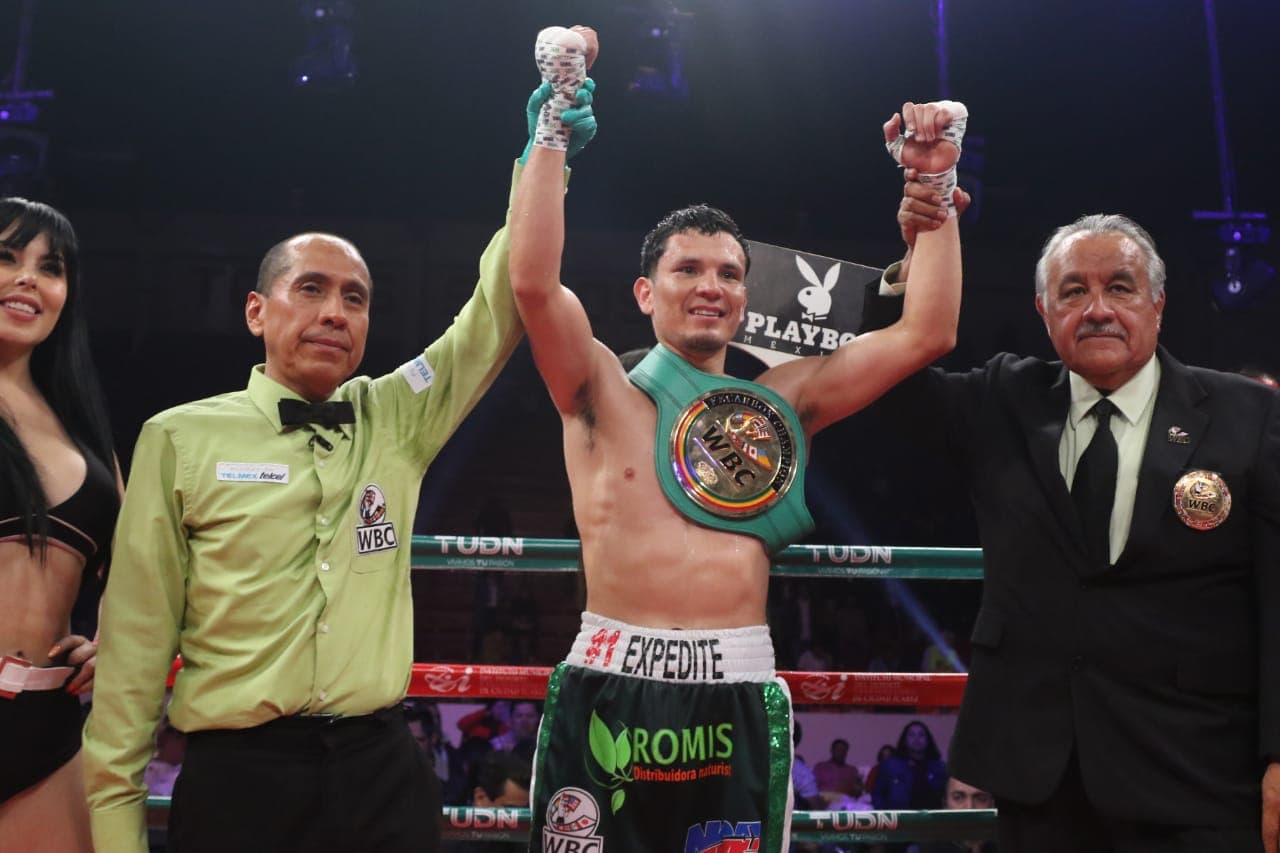 Bryan Flores detuvo a Yamamoto en cinco rounds en Sábados de Box
