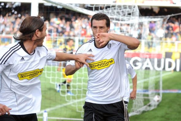 Pese a jugar una parte importante del juego con 10 hombres, el tanto de Bogdani le bastó al Cesena para ganar 1-0 y compartir la punta del torneo con el Inter.