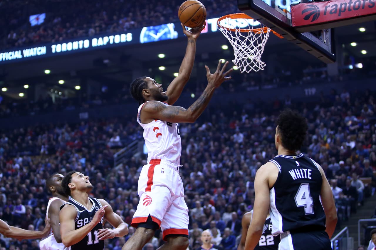 Spurs 117-120 Raptors: los de Toronto sigue segundos en el Este y frenaron a los texanos que se quedaron en 33 triunfos en el séptimo lugar del Oeste. Kawhi Leonard, con 25 puntos, seies rebotes y dos asistencias, fue el mejor hombre de la cancha.