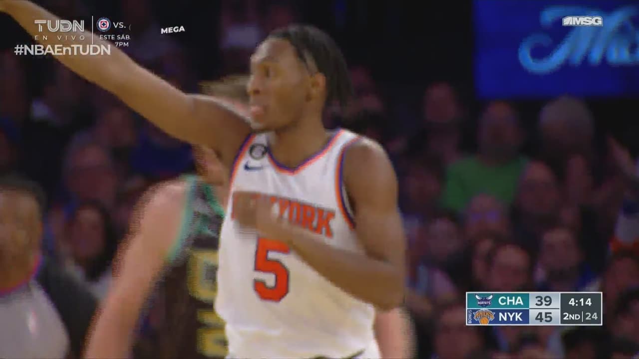 ¡En el límite! Immanuel Quickley consigue tres puntos desde la esquina