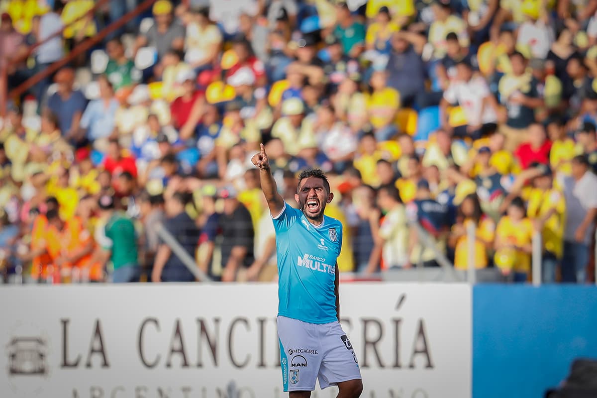 Everaldo Stum al minuto 65 puso el 2-0 en el tanteador a favor de los Gallos Blancos.