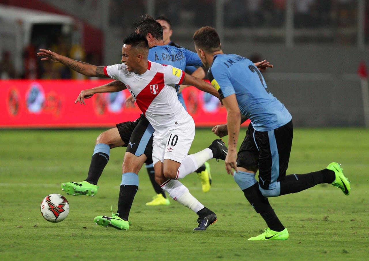 Perú, dirigido por Ricardo Gareca, tomó la iniciativa del partido. Su victoria era obligatoria.