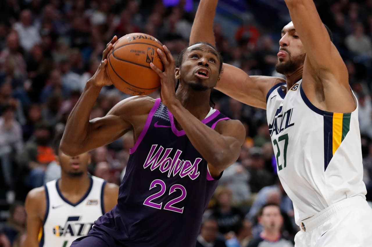 MINNESOTA 100-120 UTAH. El Jazz (39-29) suma su segundo triunfo consecutivo para seguir con el objetivo de escalar peldaños en la siembra de cara a los Playoffs tras vencer a los Timberwolves (32-37) quienes hilan su segundo tropiezo.