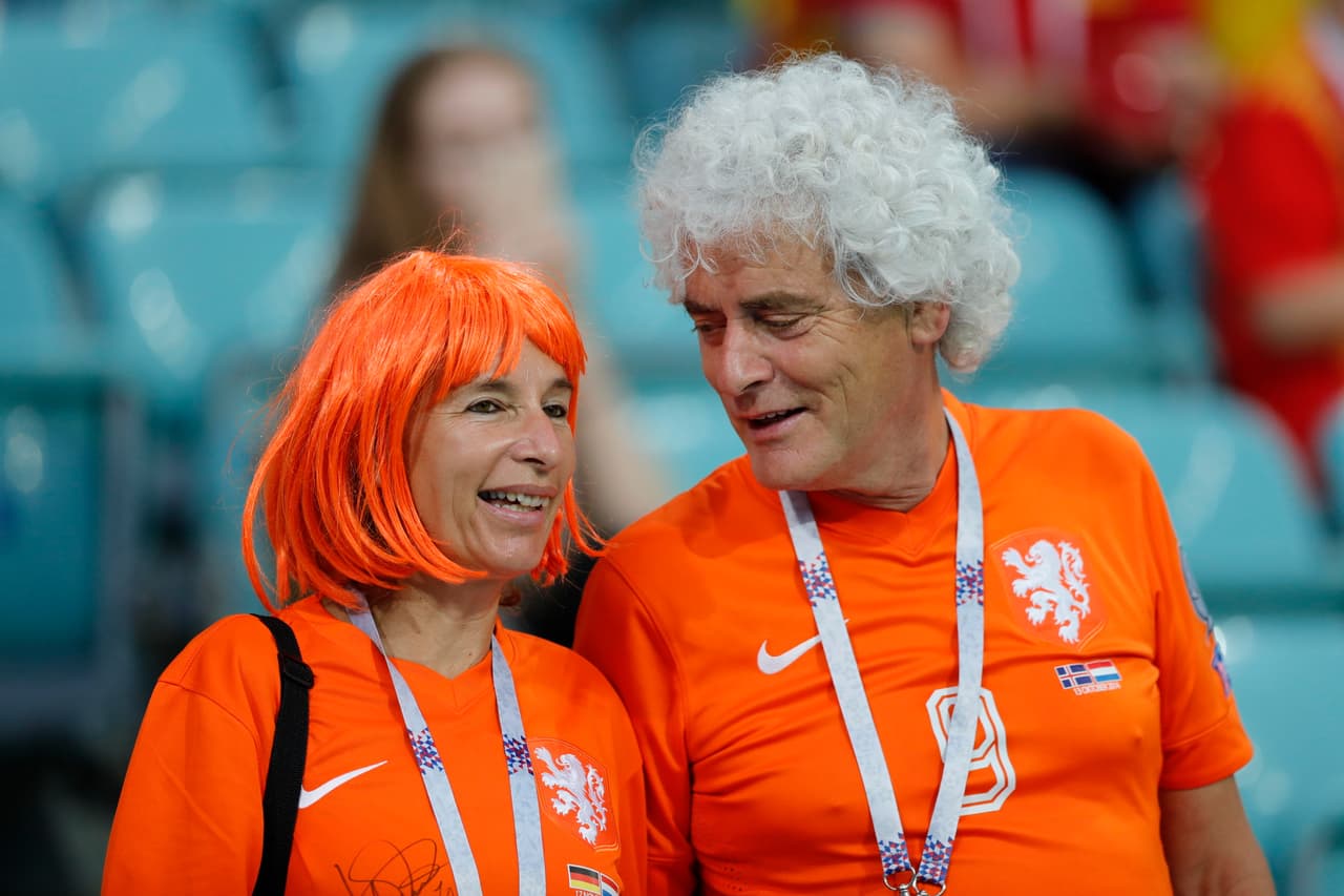 El esperado duelo entre Portugal y España por el grupo B también tuvo un capítulo especial en la pasión que sus fanáticos muestran para esta fiesta en el Mundial. Hasta holandeses llegaron a verlo.