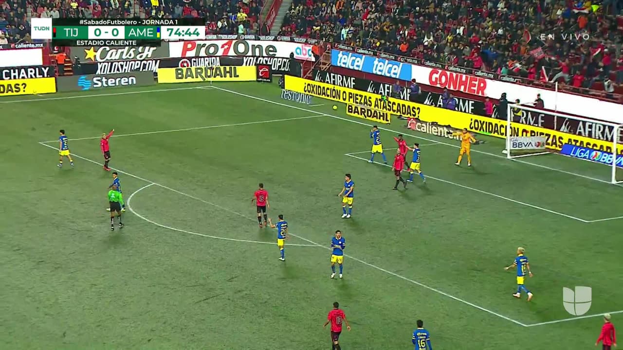 ¡CERCA! Carlos González disparó que se estrella en el poste.