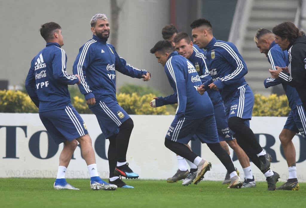 Pese a los sinsabores con la selección de su país, 'La Pulga' declaró hace unas semanas que lo seguirá intentando hasta ganar algo con la casaca argentina y la nueva oportunidad podría ser la Copa América en Brasil que arrancará el 14 de junio.