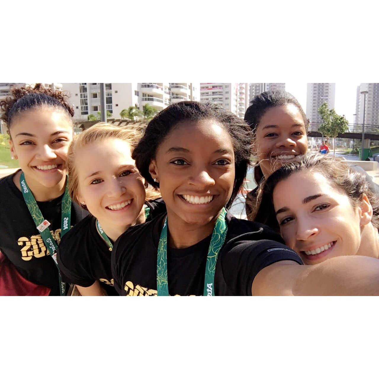 Un "selfie" junto a sus compañeras de equipo.