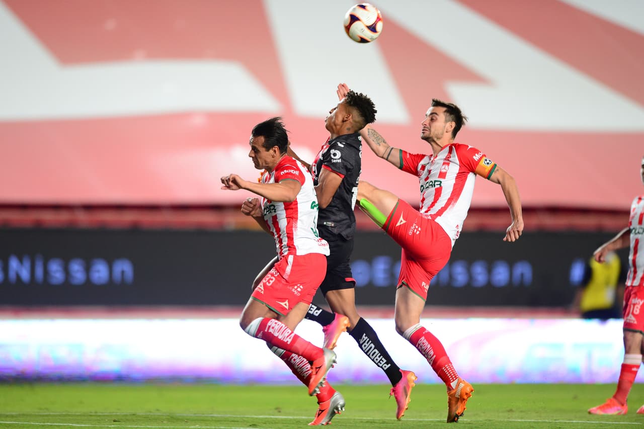 Atlas no se toca el corazón y golean 1-5 a un débil Necaxa. Los Zorros toman el quinto de lugar de manera momentánea y Necaxa volverá a dormir en la última plaza del torneo.