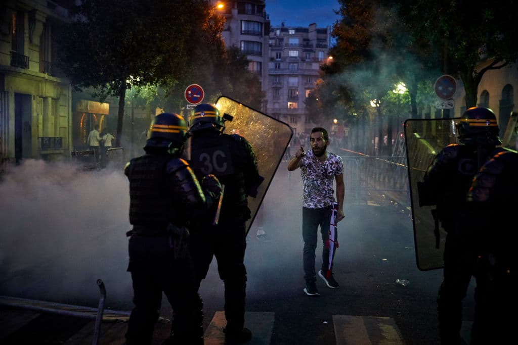 Luego de que el Paris saint Germain perdiera la final de la UEFA Champions League frente al Bayern Múnich, los ultras de los franceses salieron a las calles de París a causar destrozos.