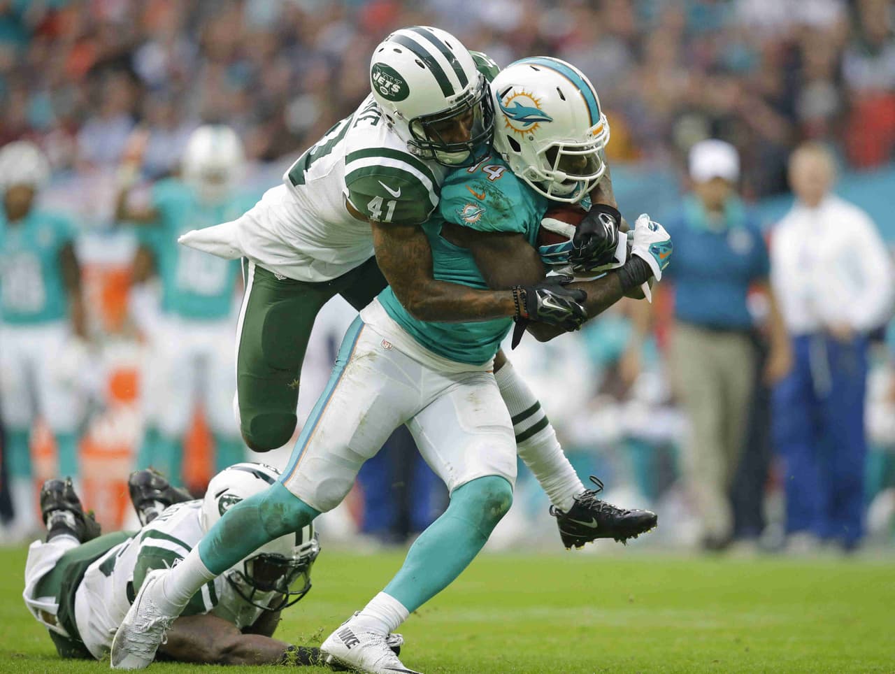 9. NEW YORK JETS (3 - 1) El nuevo entrenador en jefe, Todd Bowles inició la reconstrucción con la defensa, nùmero 2 de la NFL, sólo abajo de Denver. No permiten siquiera 2 touchdowns por partido. Fueron capaces de dominar a Cleveland, Indianapolis y Miami. Su prueba de fuego vendrá en la Semana 7 cuando visiten a los Patriots.