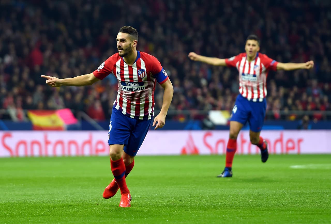 Parecía autogol, pero el juez le dio la anotación al mediocampista español que celebraba la apertura del marcador al minuto 2.