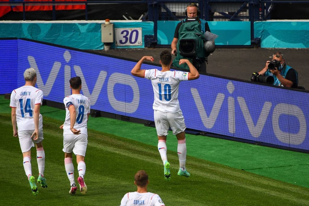 República Checa no logra aguantar la ventaja mínima sobre Croacia y el gol de Ivan Perisic al minuto 47 le da el primer punto del torneo a los croatas.