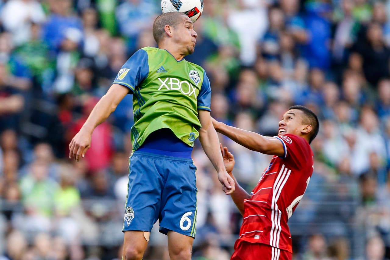 El cubano Osvaldo Alonso fue instrumental para ese triunfo frente a FC Dallas y para la remontada final del conjunto de la región de Cascadia. (USA Today Images)