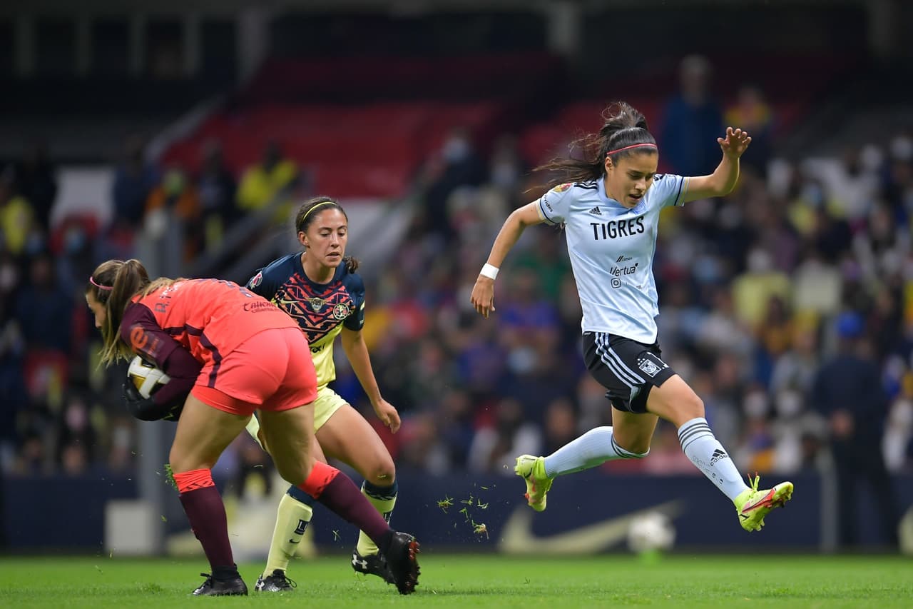 América se plantó bien en el primer tiempo ante un Tigres que dominó la posesión, pero hizo poco para reflejar dicho dominio con jugadas de peligro.