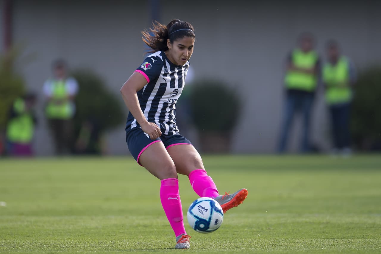 Mariana Cadena es defensa central y juega para Rayadas. Debido a su determinación en la cancha y su entrega en cada jugada, definitivamente es jugadora a segur en este Preolímpico con México.