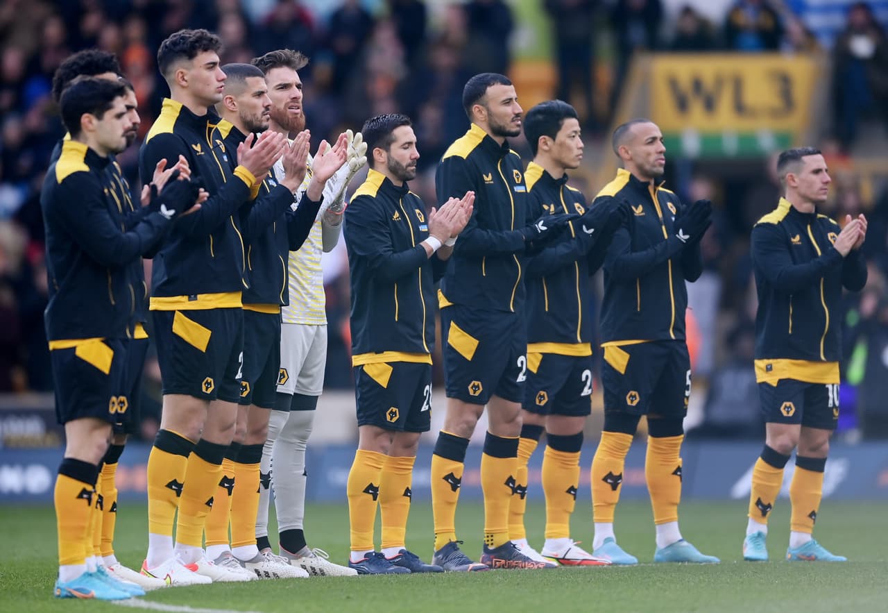 La gran sorpresa era que Raúl Alonso Jiménez no aparecía en el once titular.
<br>