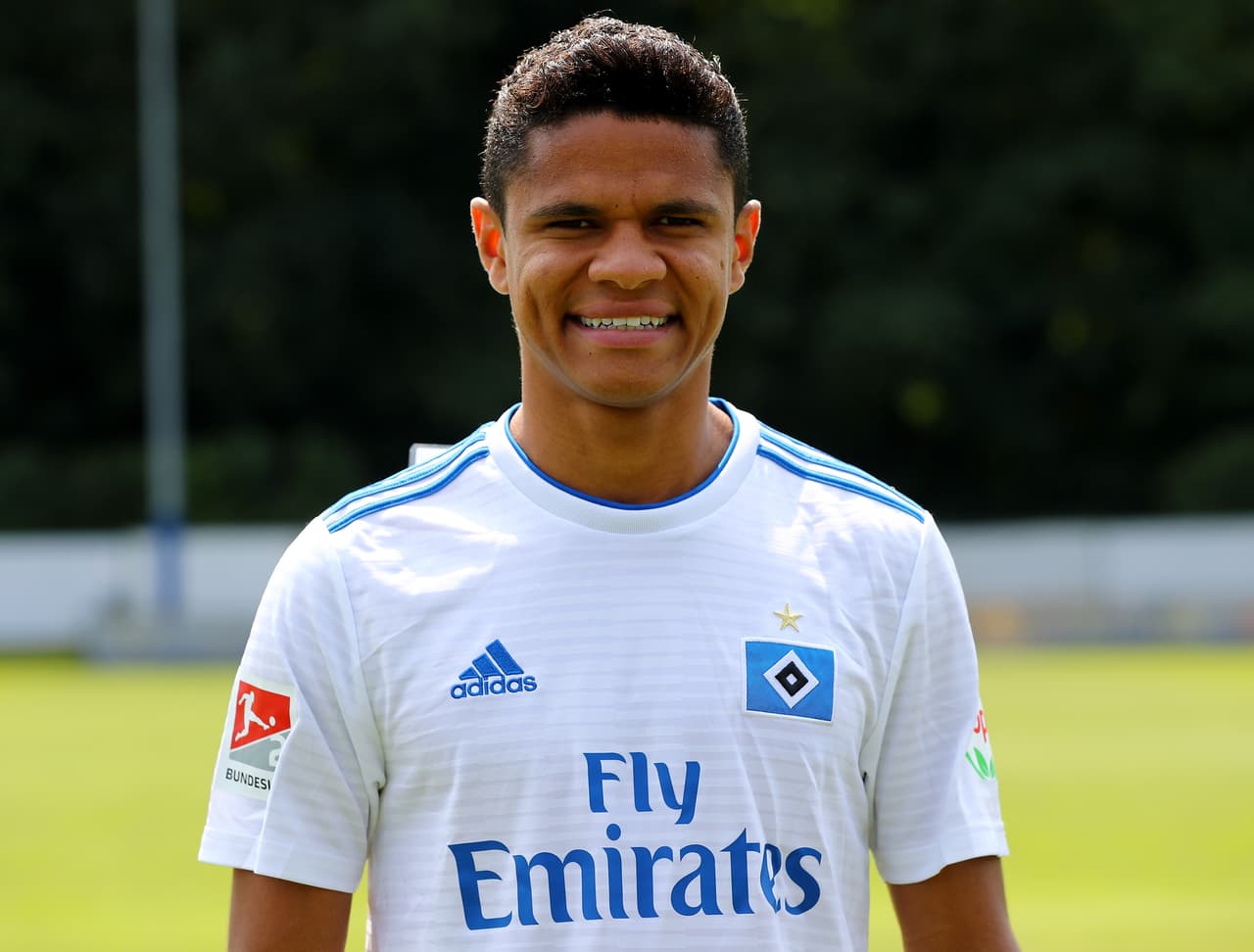 El brasileño Douglas Santos podría salir del Hamburgo para jugar en el Bayer Leverkusen.