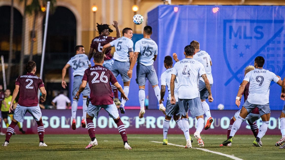 William Yarbrough, quien militara en el futbol mexicano, evitaba que los de Kansas igualaran el marcador al 14’.