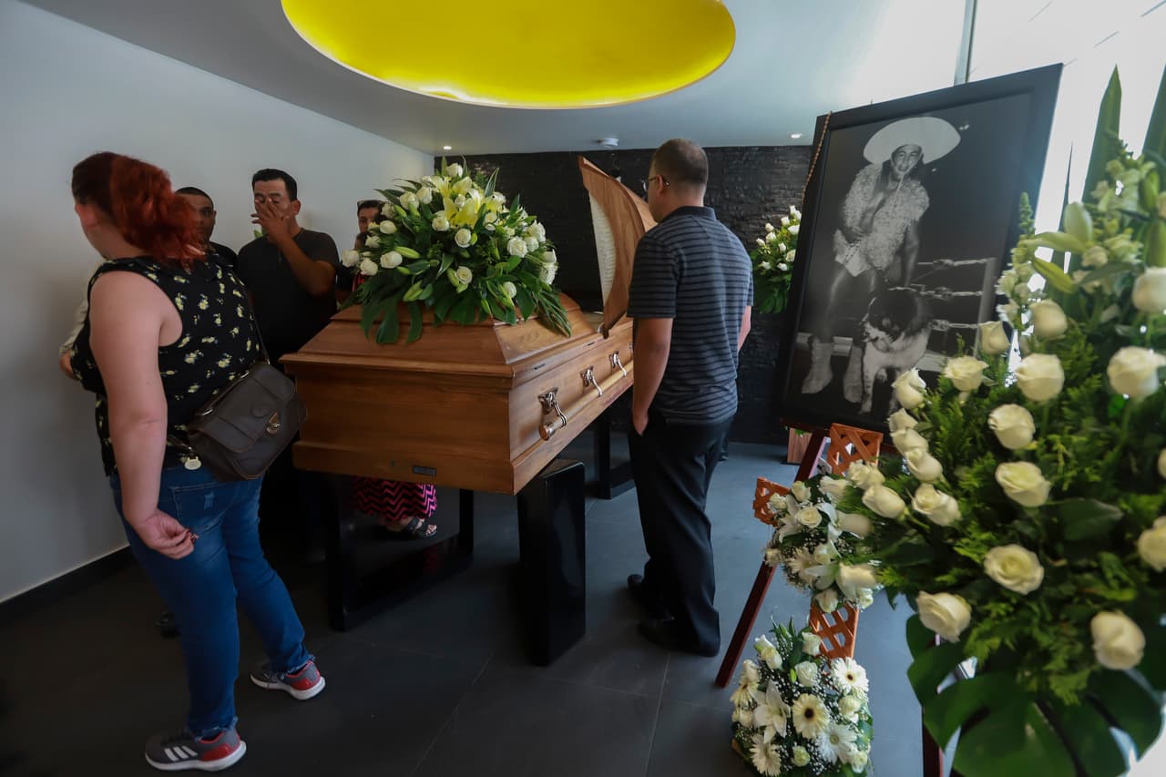 Los seres queridos del ex luchador Pedro "Perro" Aguayo, quien falleció a los 73 años de edad, estuvieron en el funeral de la leyenda de la lucha libre mexicana, celebrado en Gayosso.