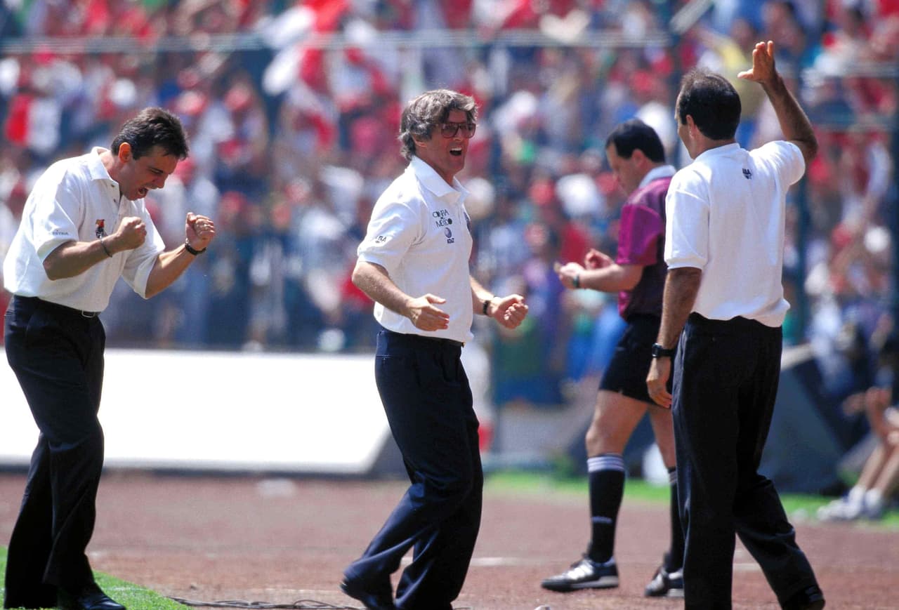 Bora festejó efusivamente los goles del 5-0, pues creía que la calificación matemática a Francia 1998 más el tercer lugar de la Copa América le darían tranquilidad.