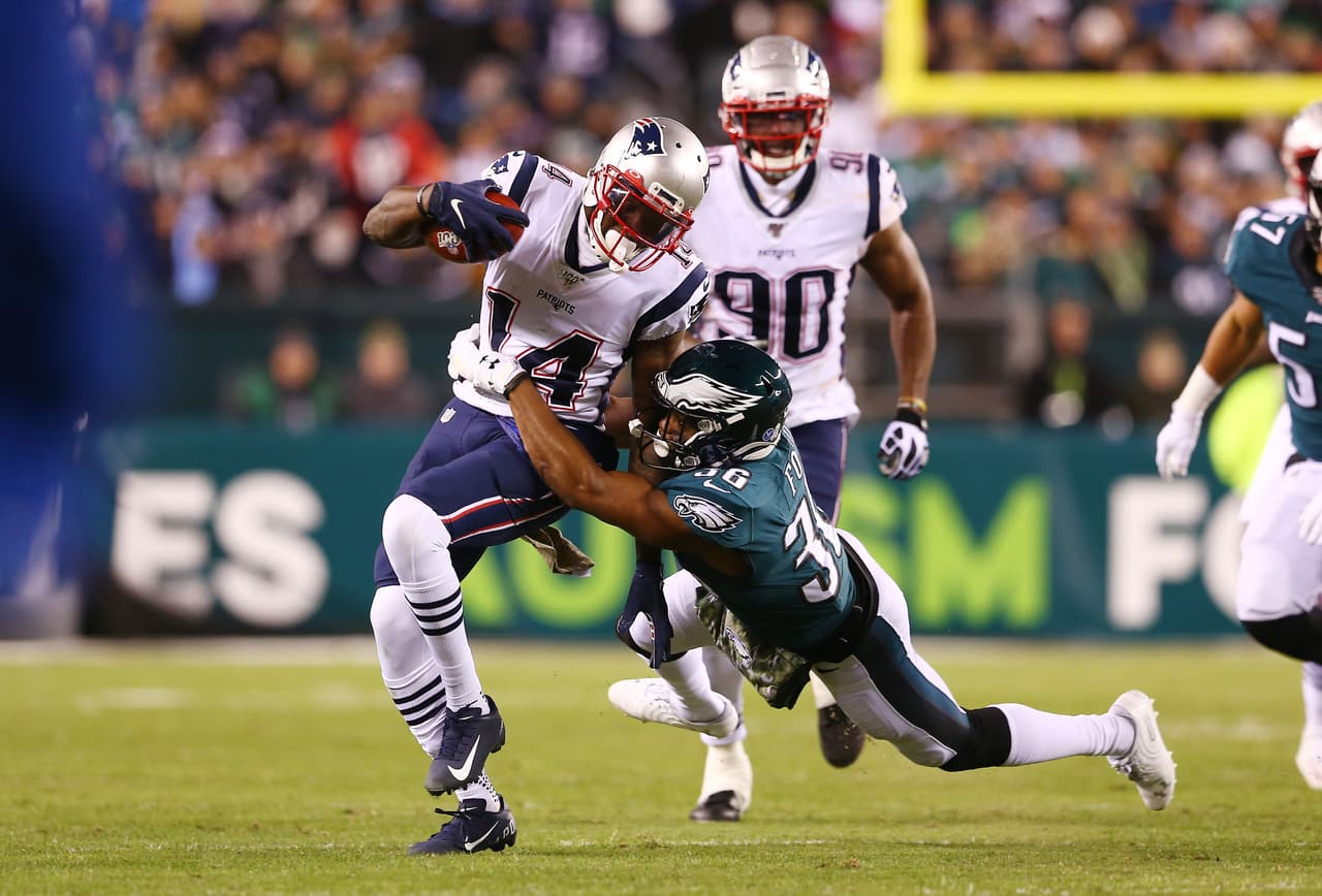 Philadelphia no aprovechó la condición de local y perdiò ante unos inspirados Patriots.