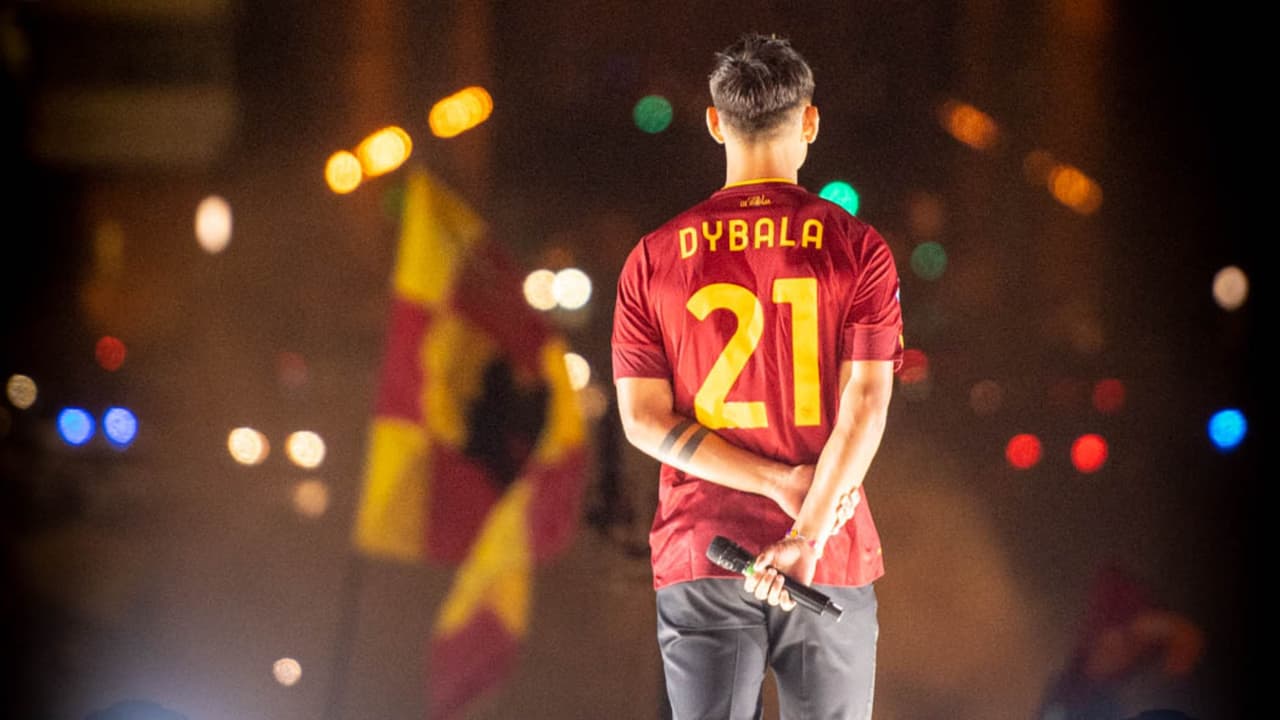 Dybala es presentado ante 10 mil aficionados de la Roma