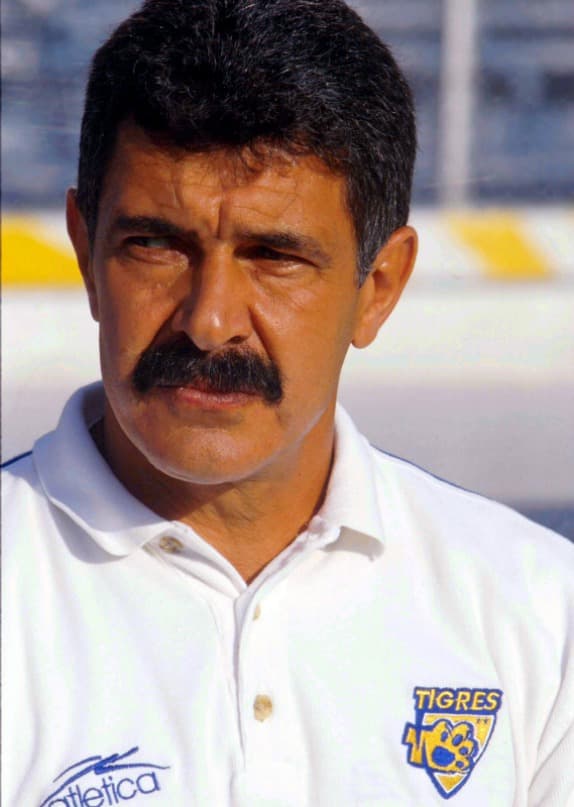 Justamente, a Tigres llegaron entrenadores como Ricardo Ferretti, Américo Gallego, Víctor Manuel Vucetich, Nery Pumpido, José Néstor Pékerman, entre otros. Todos entrenadores de lujo, pero el primero fue el único en hacer historia en su segundo capítulo en el banquillo de la 'Fiera'.