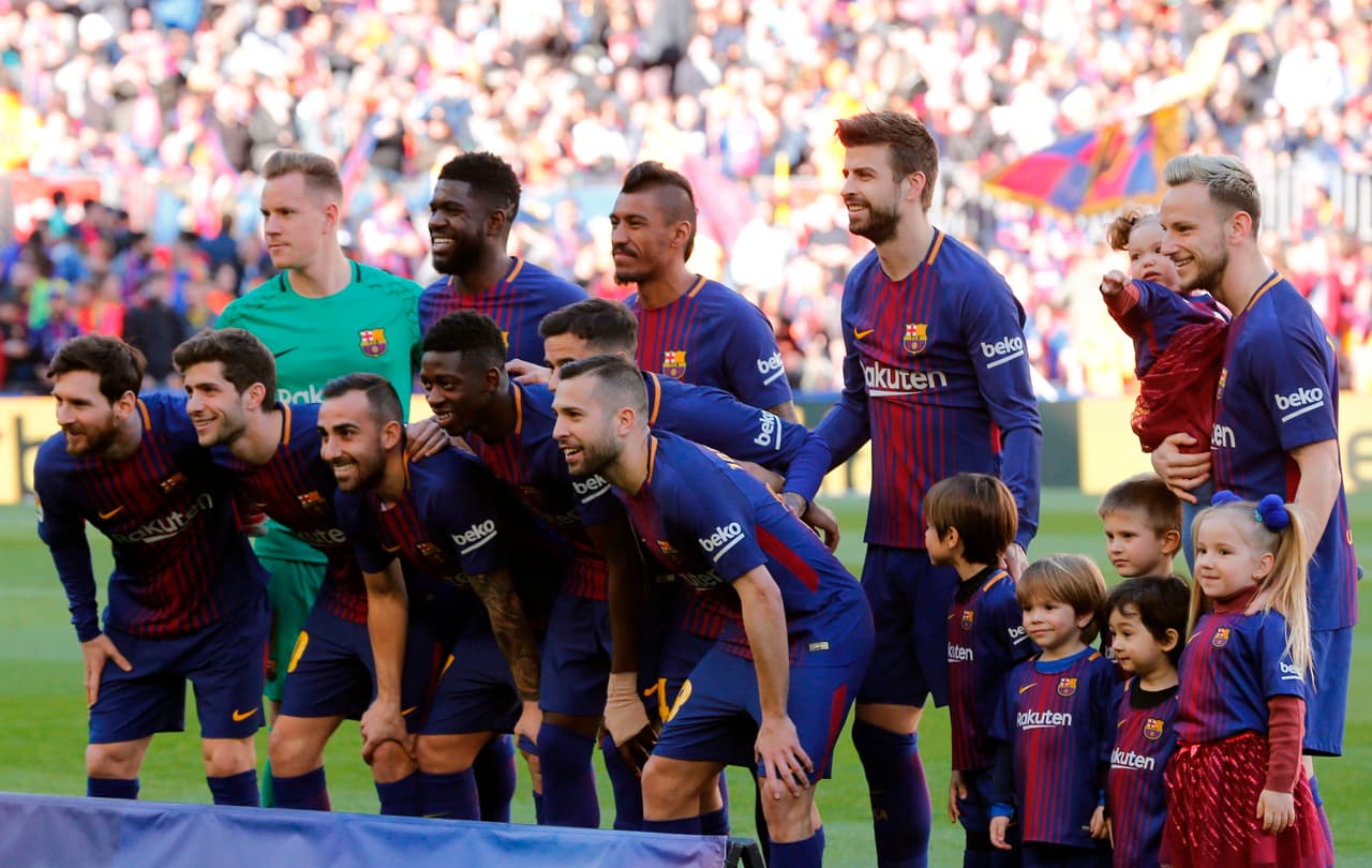 El equipo catalán formó con Ter Stegen, Sergi Roberto, Piqué, Umtiti, Alba, Dembélé, Rakitic, Paulinho, Coutinho, Messi y Paco Alcácer.
