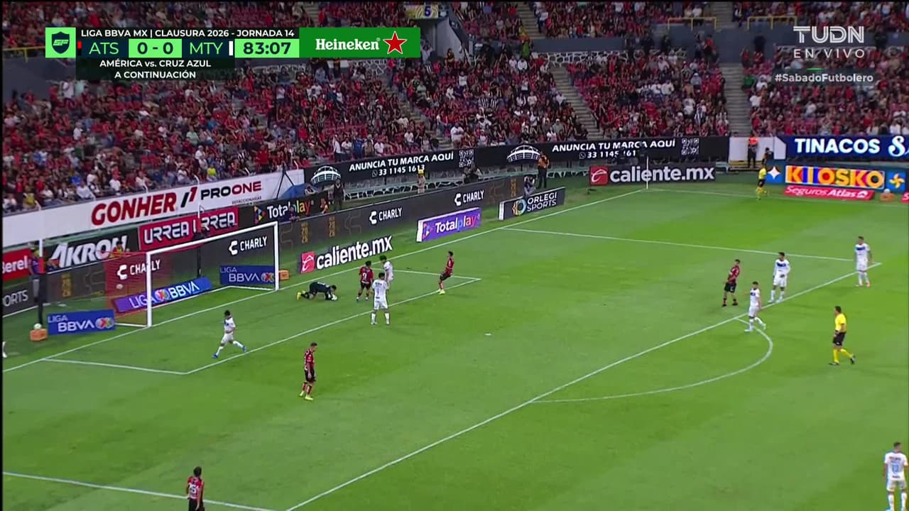 ¡TIRO ATAJADO! disparo por Diego González.