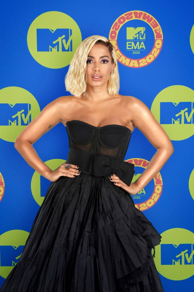 "Nosotras somos el tipo de mujer, Natalia también, que no pelea por este tipo de cosas. La conocí por Maluma y ahora somos amigas. ¿Qué pasa? Yo no peleo por cuenta de un hombre. Hay millones de hombres en el mundo, ¿por qué pelear por uno si hay millones?".