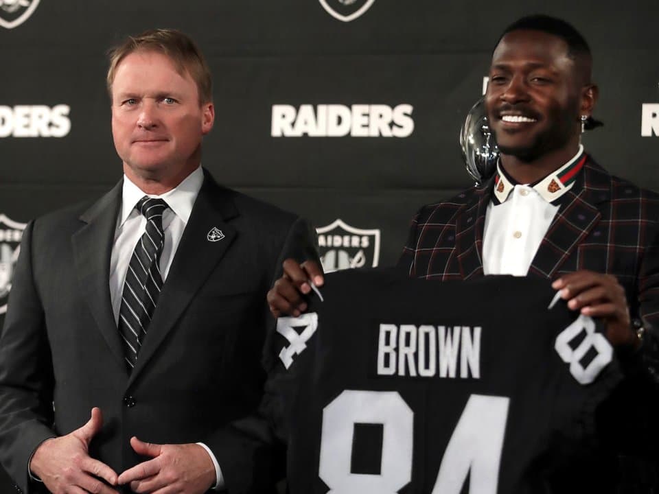 El nuevo gran refuerzo de los Raiders, el wide receiver Antonio Brown