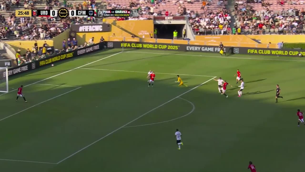 ¡Qué falla Plátano! Sin portero y la manda a un costado