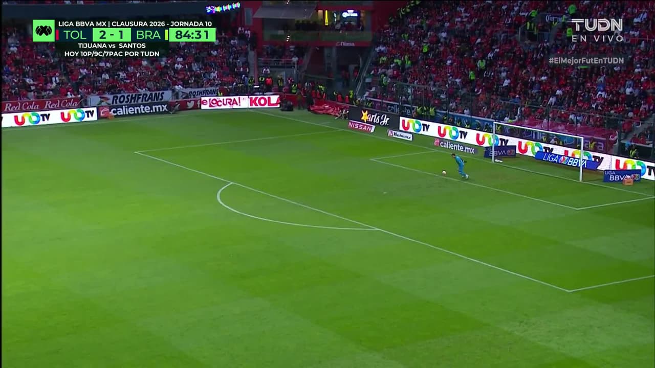 ¡TIRO ATAJADO! disparo por Nicolás Castro.