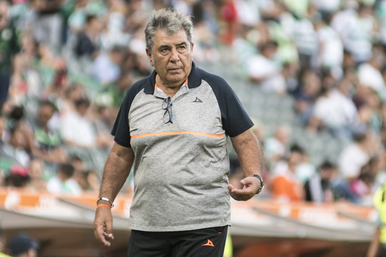 Carlos Reinoso se vacuna contra el coronavirus