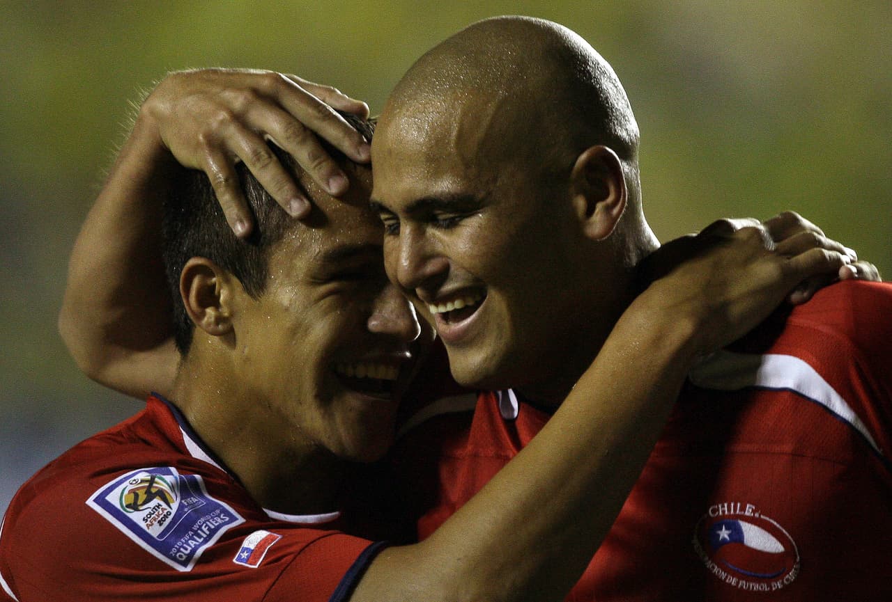 Centro desde la banda izquierda y remate de volea del delantero austral pra vencer con potencia la cabaña carioca.
