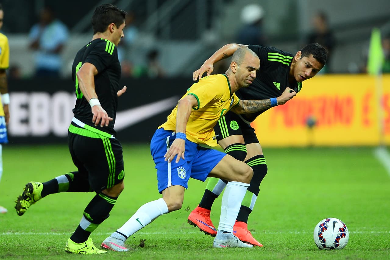 Hugo Ayala: El zaguero de Tigres y del Tricolor tuvo una mala tarde, pues sus coberturas no fueron atinadas, en el primer gol de Brasil se entregó en la marca ante Coutinho en una jugada que parecía de rutina contra la línea de meta. Calificación: 6.
