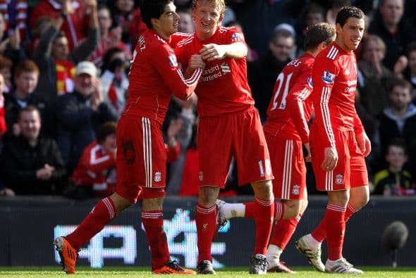 Gran jugada individual de Suárez concretada por Kuyt para el 1-0 en favor de los locales.