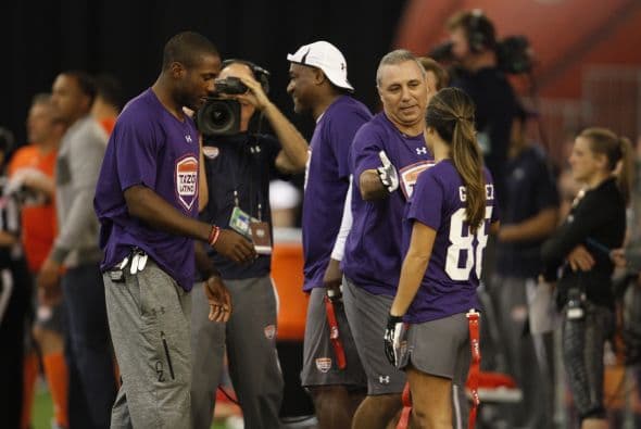 La Conferencia Nacional se impuso a la Conferencia Americana en el Tazón Latino IX y Hristo Stoichkov, para sorpresa de todos, fue reconocido como el MVP del juego, disfruta aquí de las mejores imágenes (Foto: Mario Castillo).