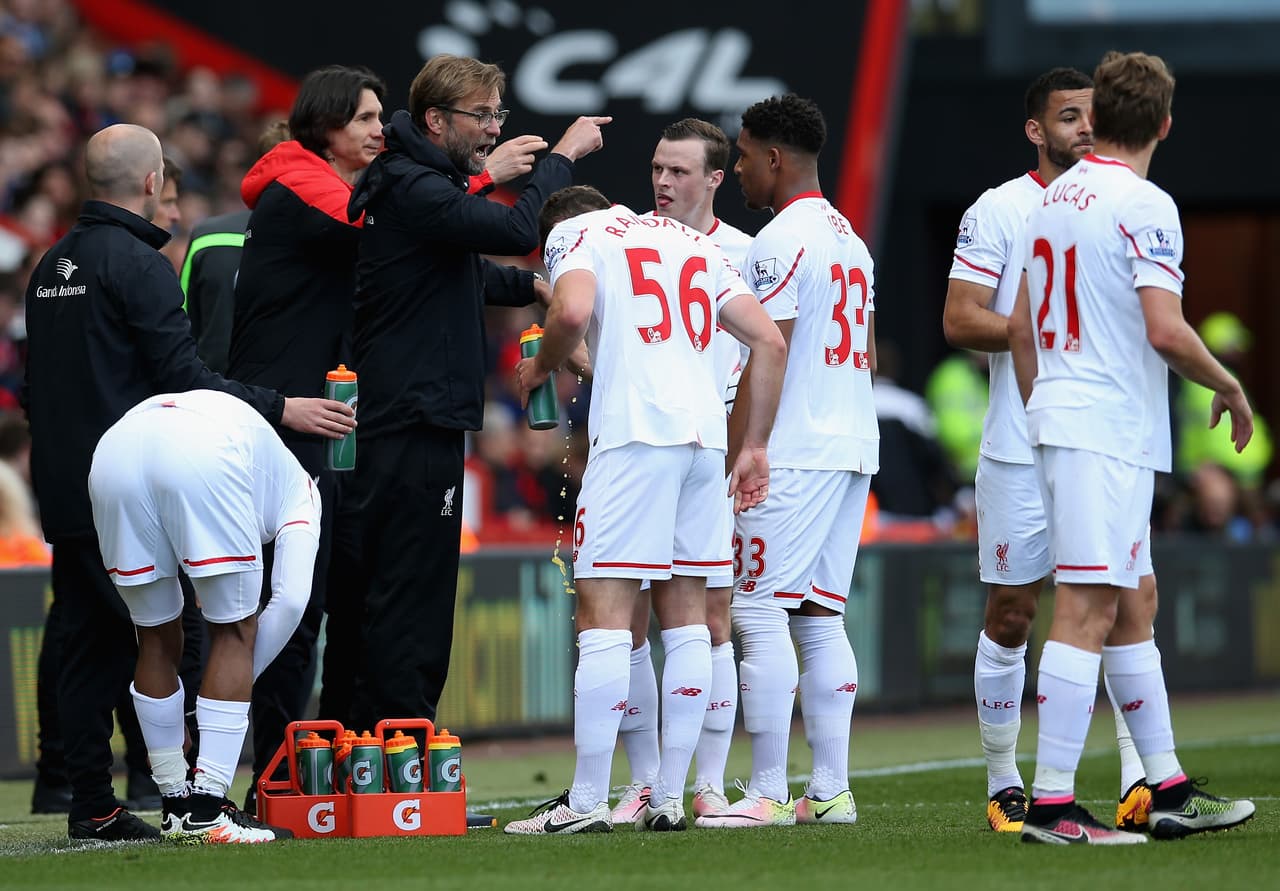Liverpool sigue careciendo de una plantilla sólida y confiable, más aún para mantenerse en dos competencias. La llegada de Jurgen Klopp al banquillo no fue suficiente, y si bien en el campo luce como un equipo batallador, las piernas no alcanzaron para ser competitivos en Europa y en la Premier al mismo tiempo.