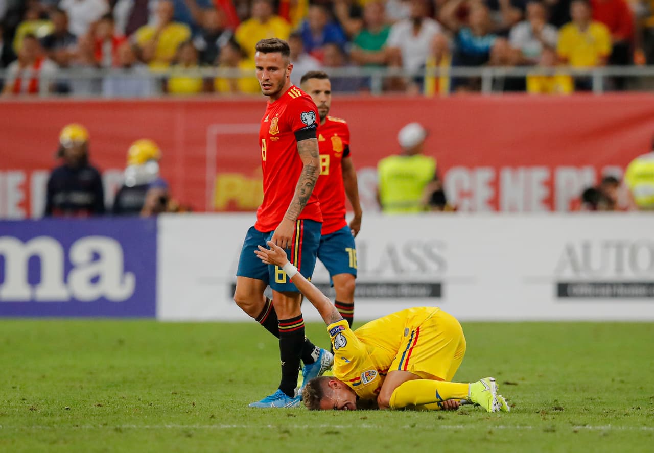 España venció a Rumania 2-1 en Bucarest gracias a los goles de Paco Alcácer y Sergio Ramos. Para los rumanos descontó Florin Andone, que pasó gran parte de su carrera en el país ibérico.