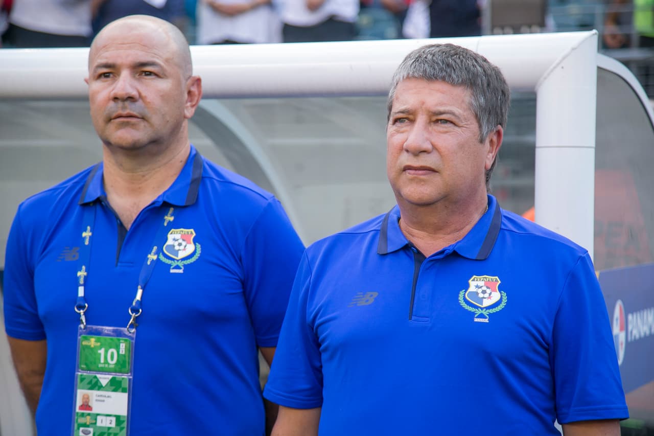 Hernán 
<i>Bolillo </i>Gómez y el 
<i>Panzer </i>Carvajal, la dupla técnica en el seleccionado panameño, junto a Nélson Gallego.