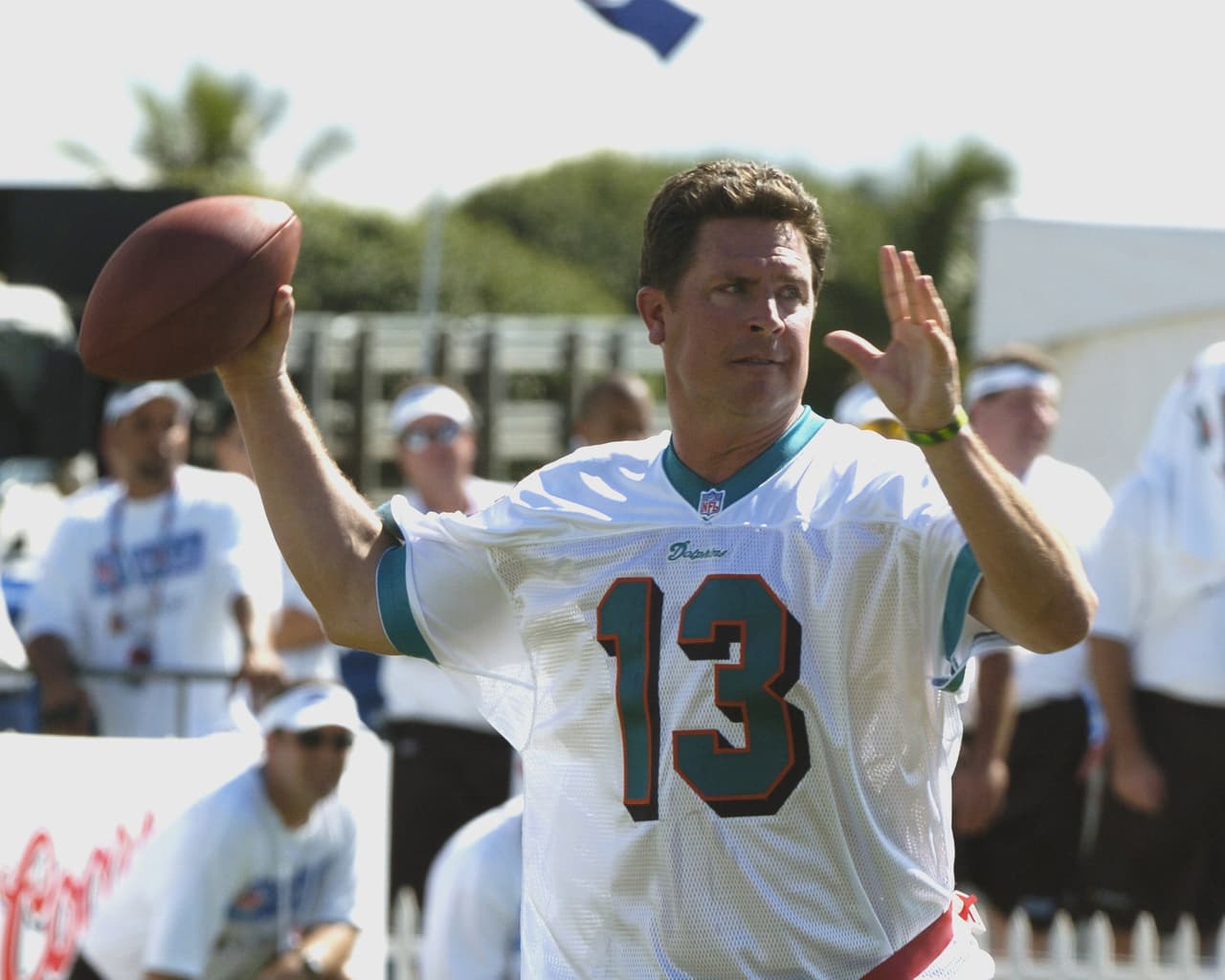 Miami Dolphins anuncian la recontratación de Dan Marino