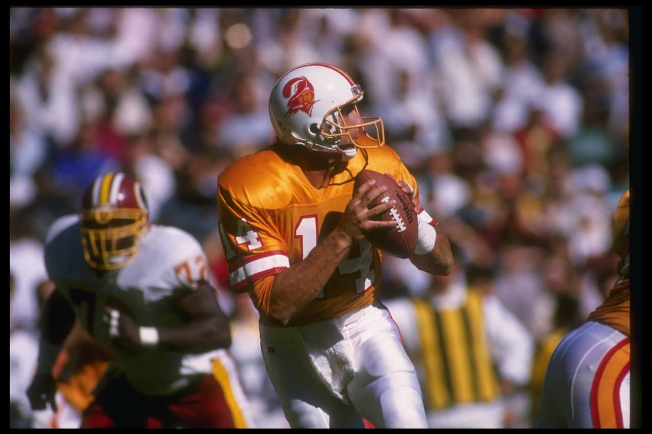 22 Oct 1989: Quarterback Vinny Testaverde of the Tampa Bay Buccaneers looks to pass the ball during a game against the Washington Redskins at Tampa Stadium in Tampa, Florida. The Redskins won the game, 32-28. Mandatory Credit: Doug Pensinger /Allsport