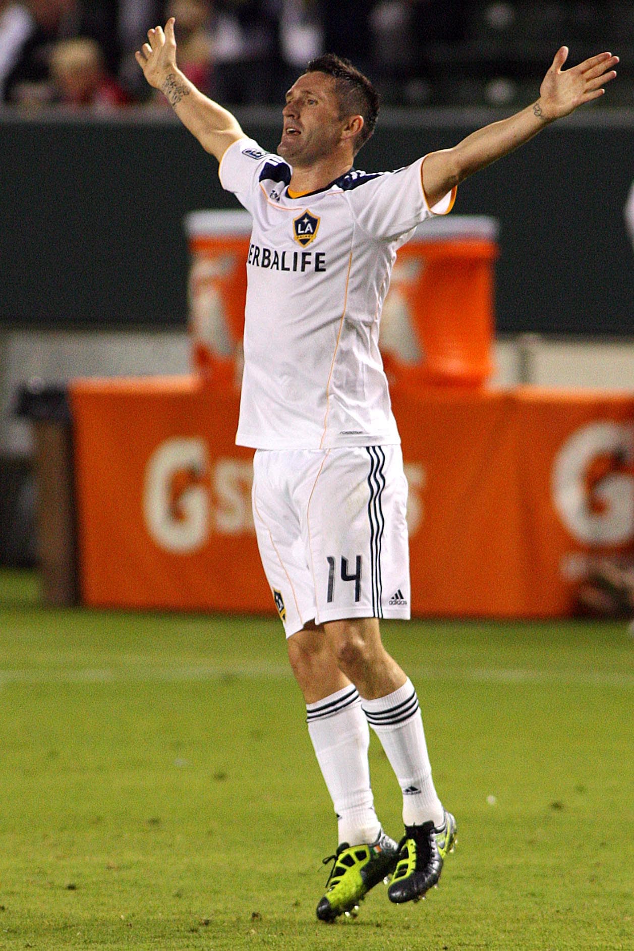 Robbie Keane - el delantero irlandés se estrenó en agosto de 2011 con LA Galaxy, frente a los San José Earthquakes, y marcó su primer gol con esa camiseta.