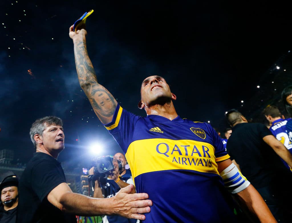 Carlos Tévez le pegó con el corazón a ese balón para ser campeón.