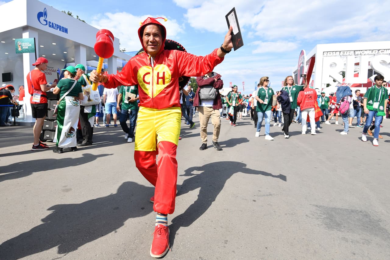 Los fanáticos de México sobresalieron frente a los de Alemania por sus atuendos, que entre sombreros, pinturas y demás, sin duda fueron más llamativos en medio del debut del grupo F del Mundial.