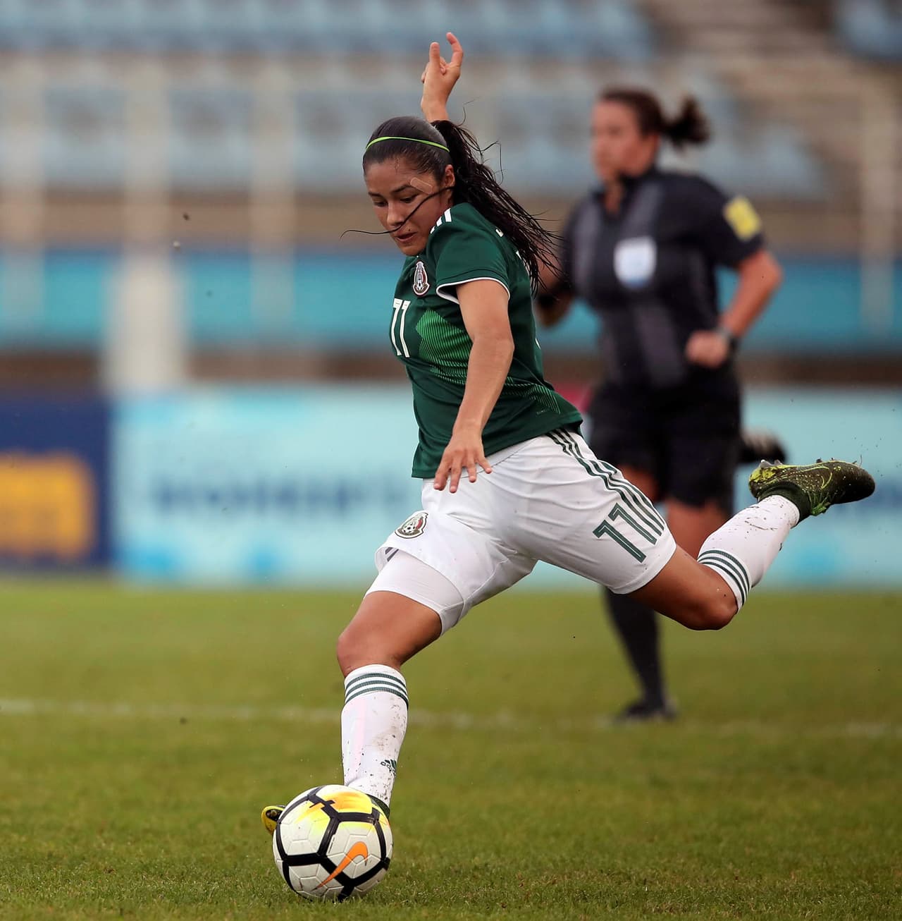 Action photo during the match United States vs Mexico, corresponding to Great Final to the U-20 Womens Championship of the Concacaf Trinidad and Tobago 2018, at the Ato Boldon Stadium. Foto de accion durante el partido Estados Unidos vs Mexico, Correspondiente a la Gran Final Lugar del Campeonato Femenino Sub-20 de la Concacaf Trinidad y Tobago 2018, en el Ato Boldon Stadium, en la foto: Kiara Pickett de USA y Lizbeth Ovalle de Mexico 28/01/2017/MEXSPORT/Allan V. Crane/CA-Images.